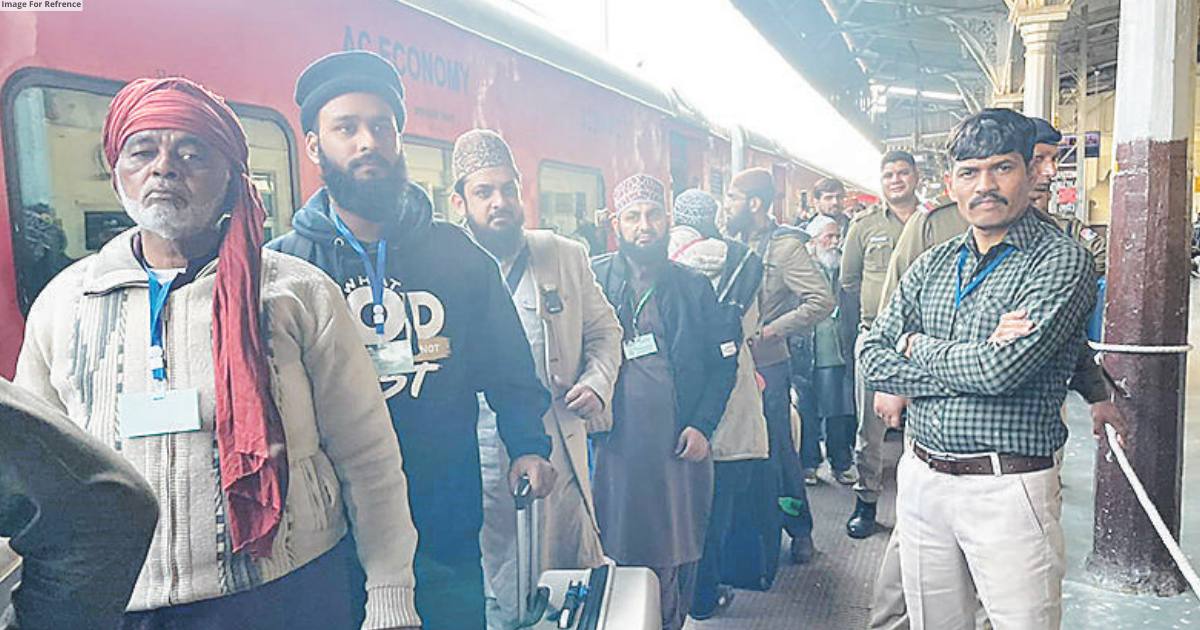 233 jayrins from Pakistan reach Ajmer for 812th Urs